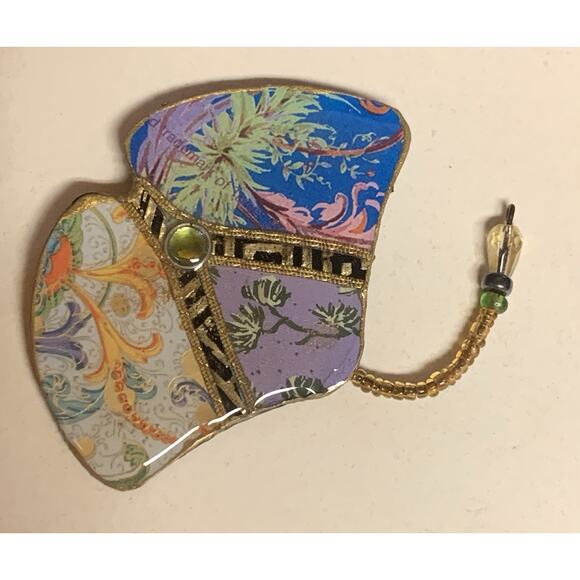 Handmade Colorful Stingray Brooch with Bead Embellishments - Picture 2 of 7